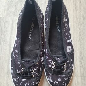 7|$30 Ardene flower canvas shoes